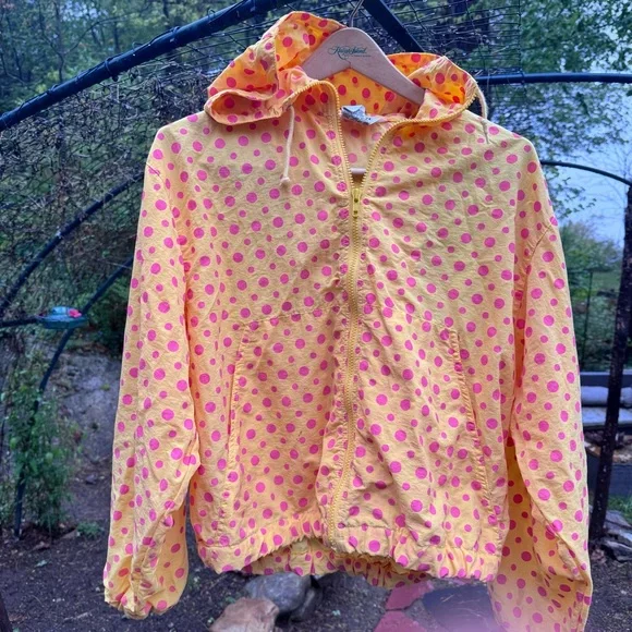 VINTAGE UNIONBAY Yellow Raincoat/windbreaker with Hood and Polka Dot Pattern
